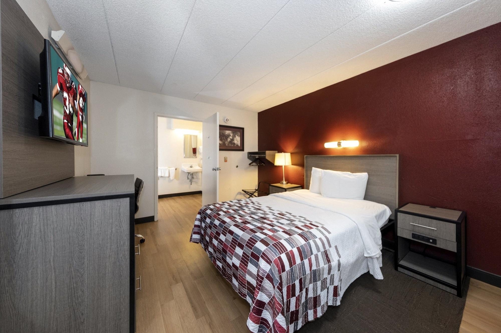 Red Roof Inn Edison Bagian luar foto
