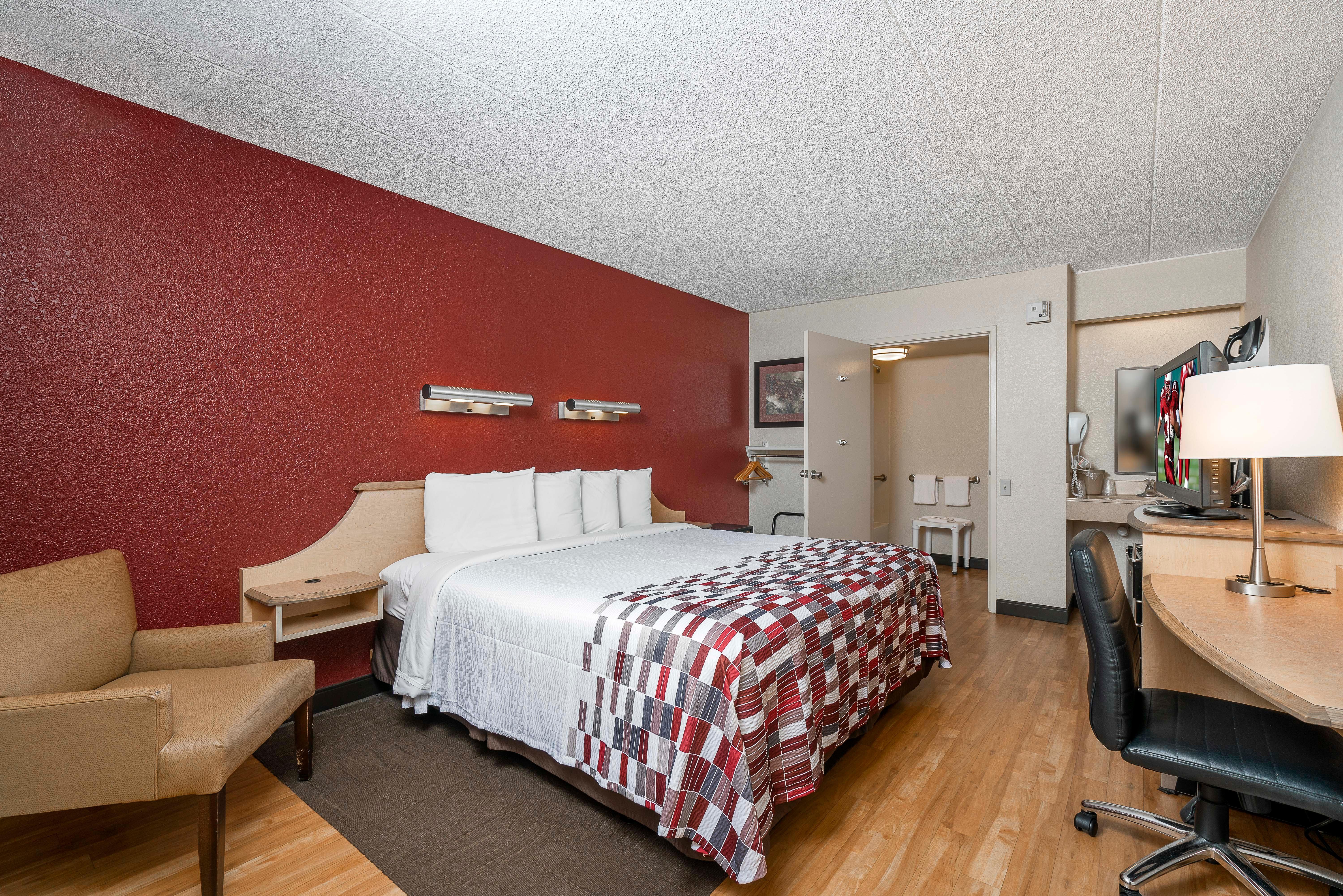 Red Roof Inn Edison Bagian luar foto