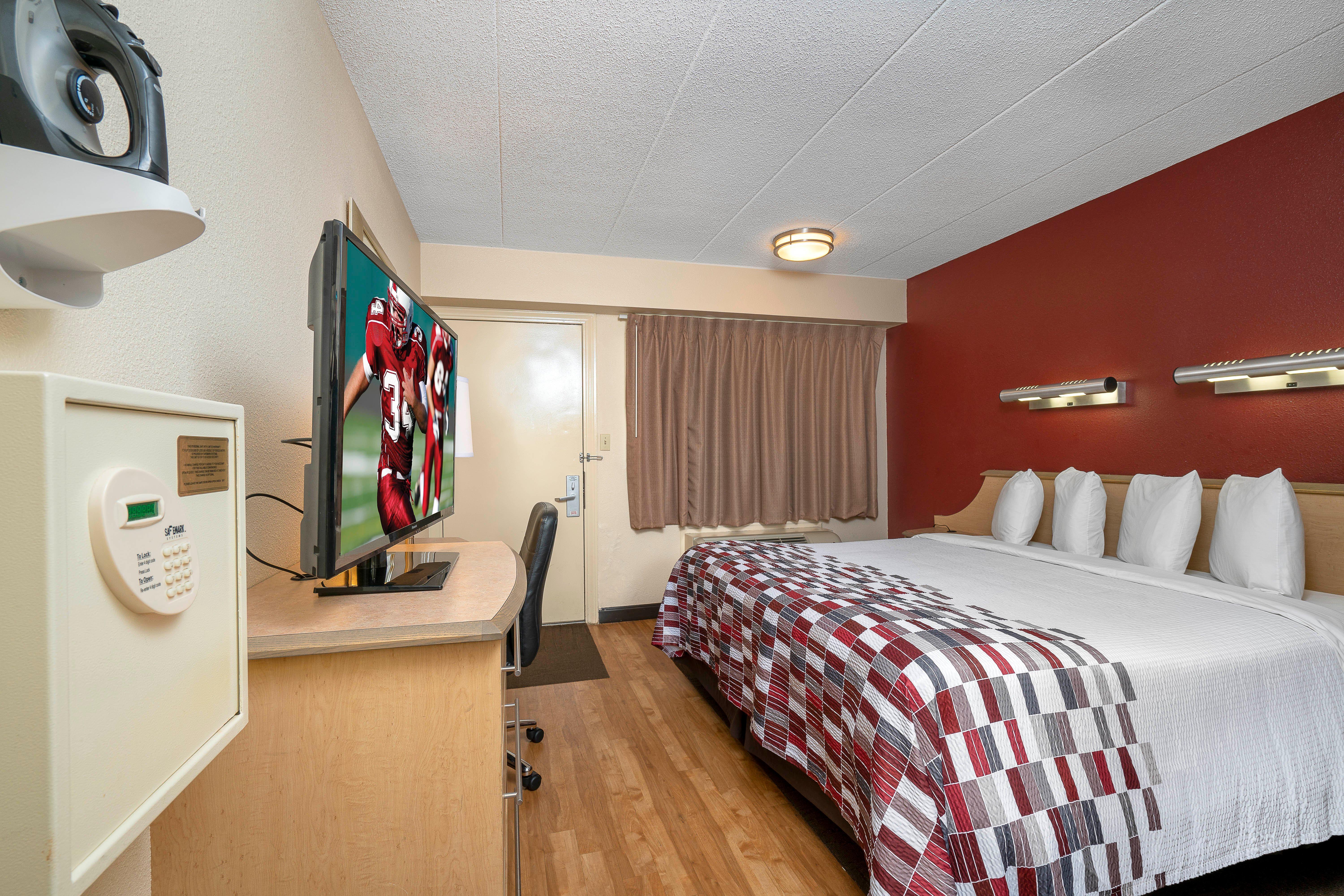 Red Roof Inn Edison Bagian luar foto